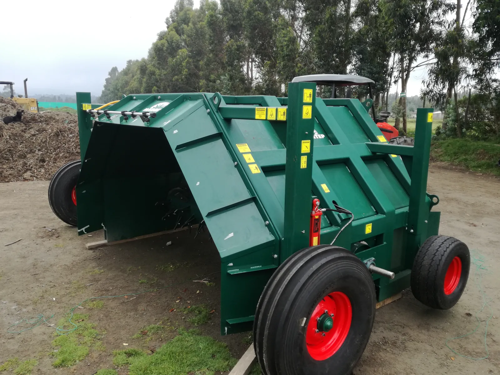 Volteadora de composta M300F