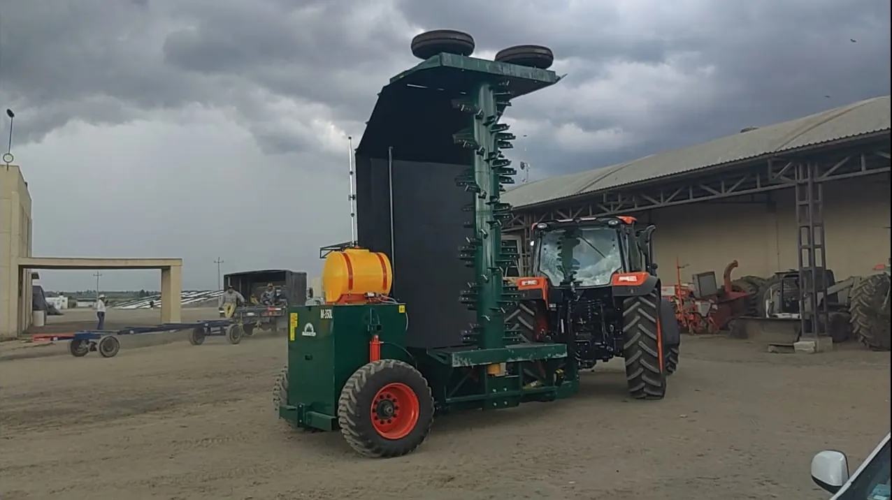 Volteadora de composta M350L